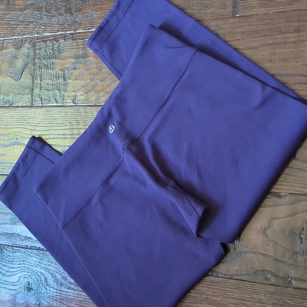 LULULEMON I Purple and Black Reversible Capri Workout Yoga Running Leggings, 8 - Picture 6 of 15